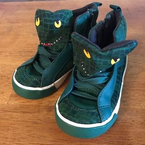 Dinosaur print high-top sneakers